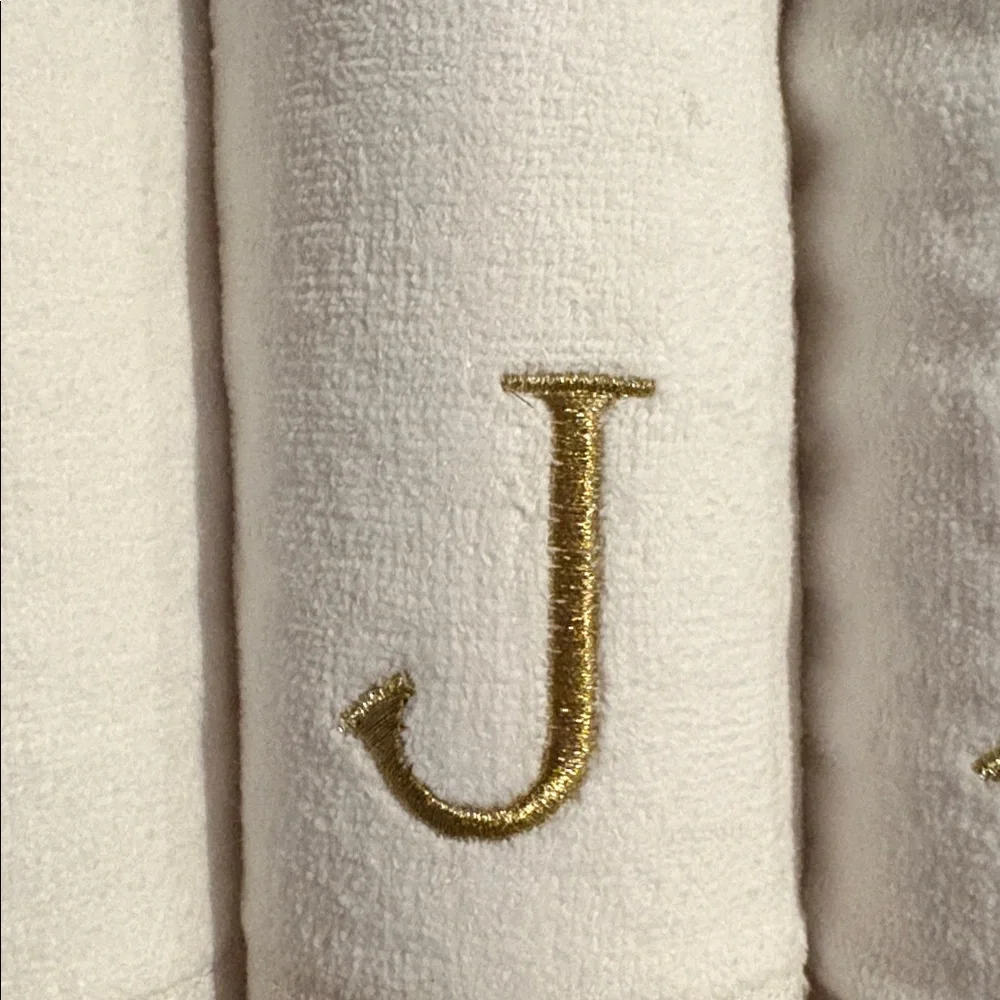 Avanti White Fingertip Towels with Gold Initials